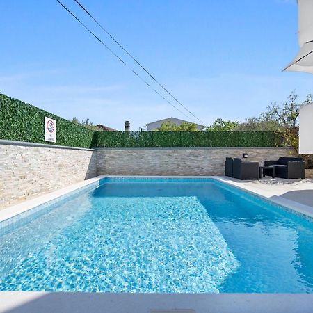 Aquarius Apartments - Beachside With Heated Pool Vodice Exteriör bild