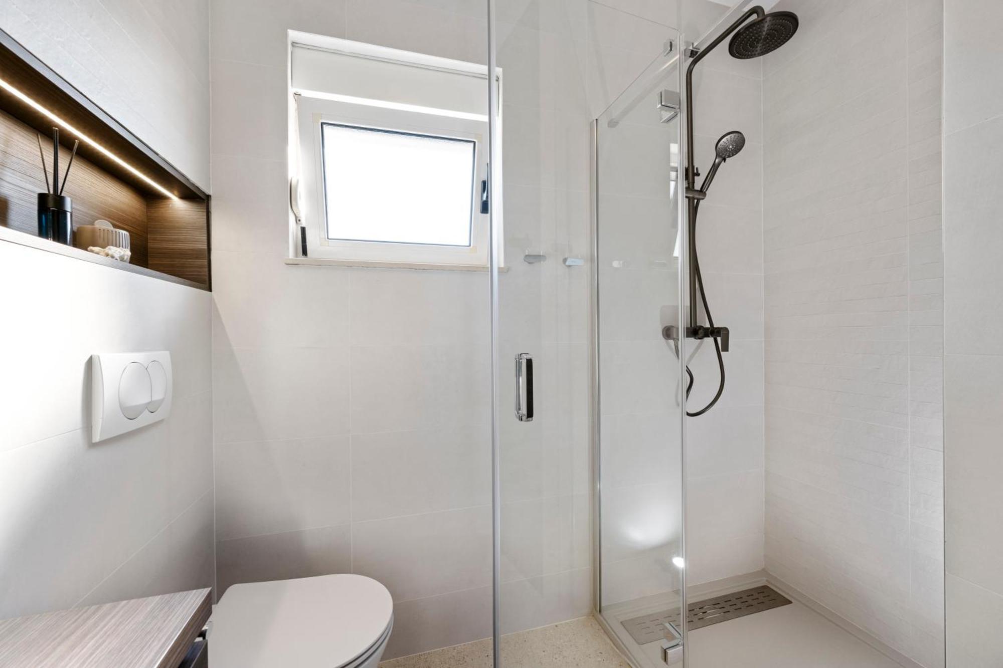 Aquarius Apartments - Beachside With Heated Pool Vodice Rum bild