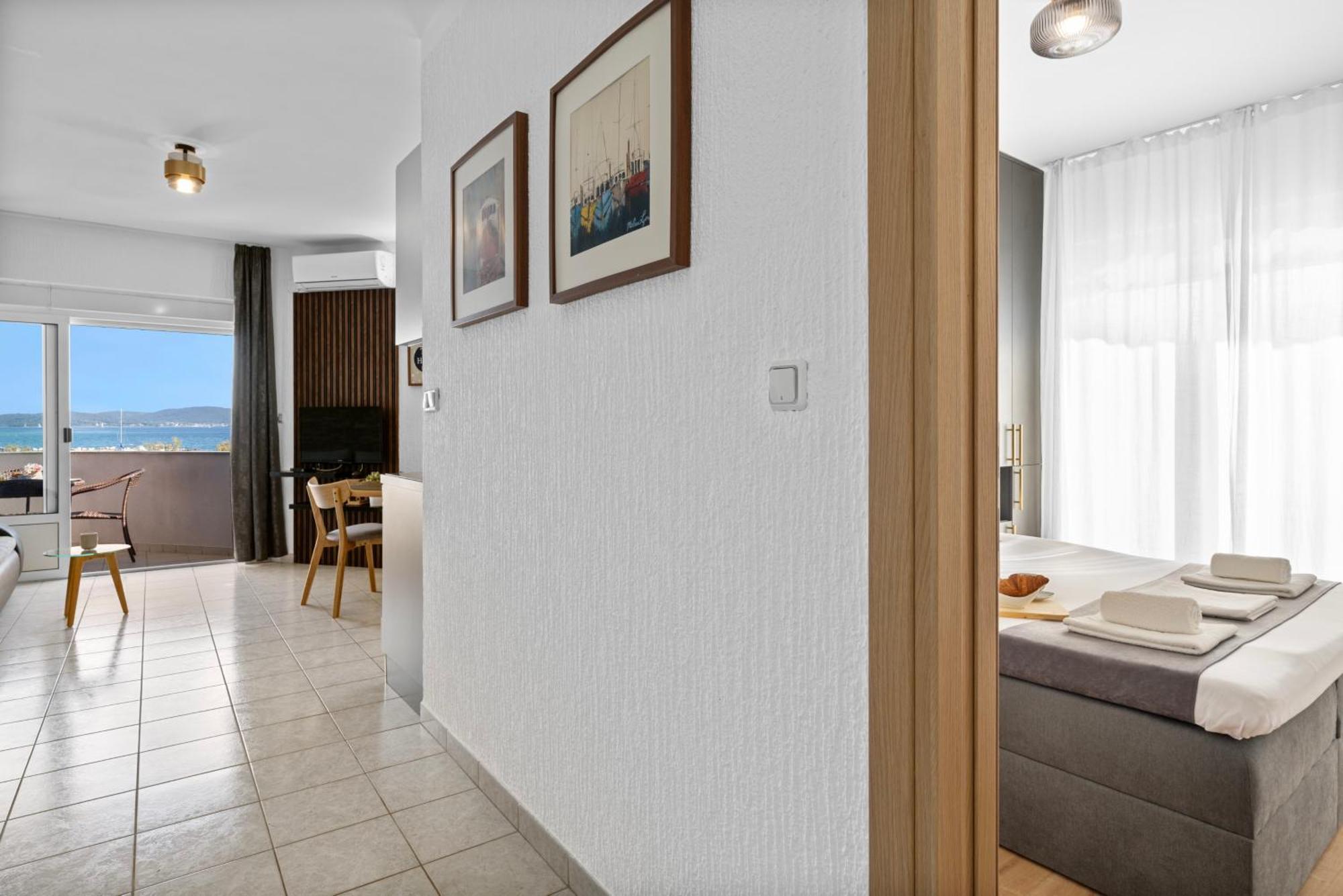 Aquarius Apartments - Beachside With Heated Pool Vodice Exteriör bild