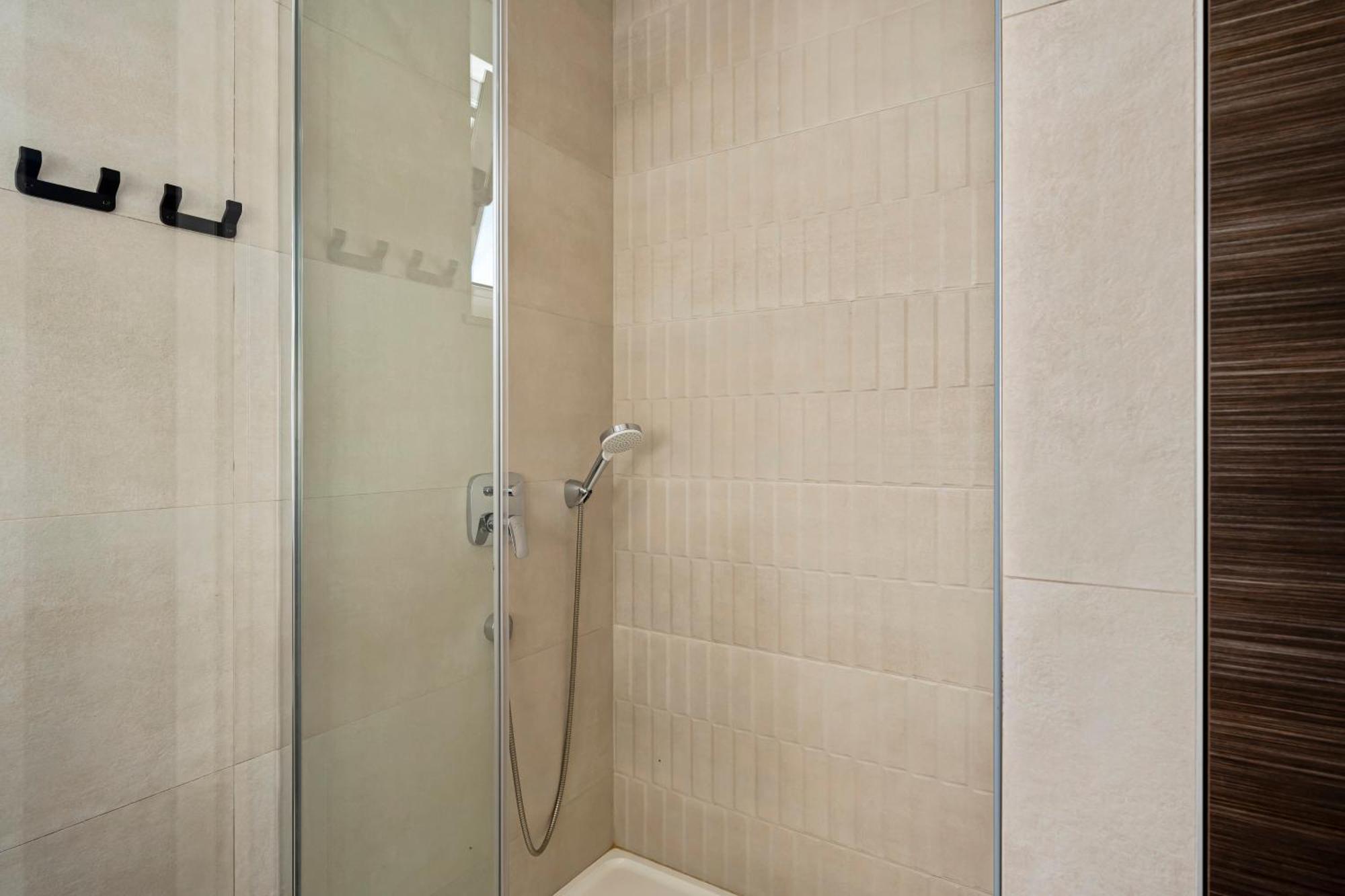 Aquarius Apartments - Beachside With Heated Pool Vodice Rum bild