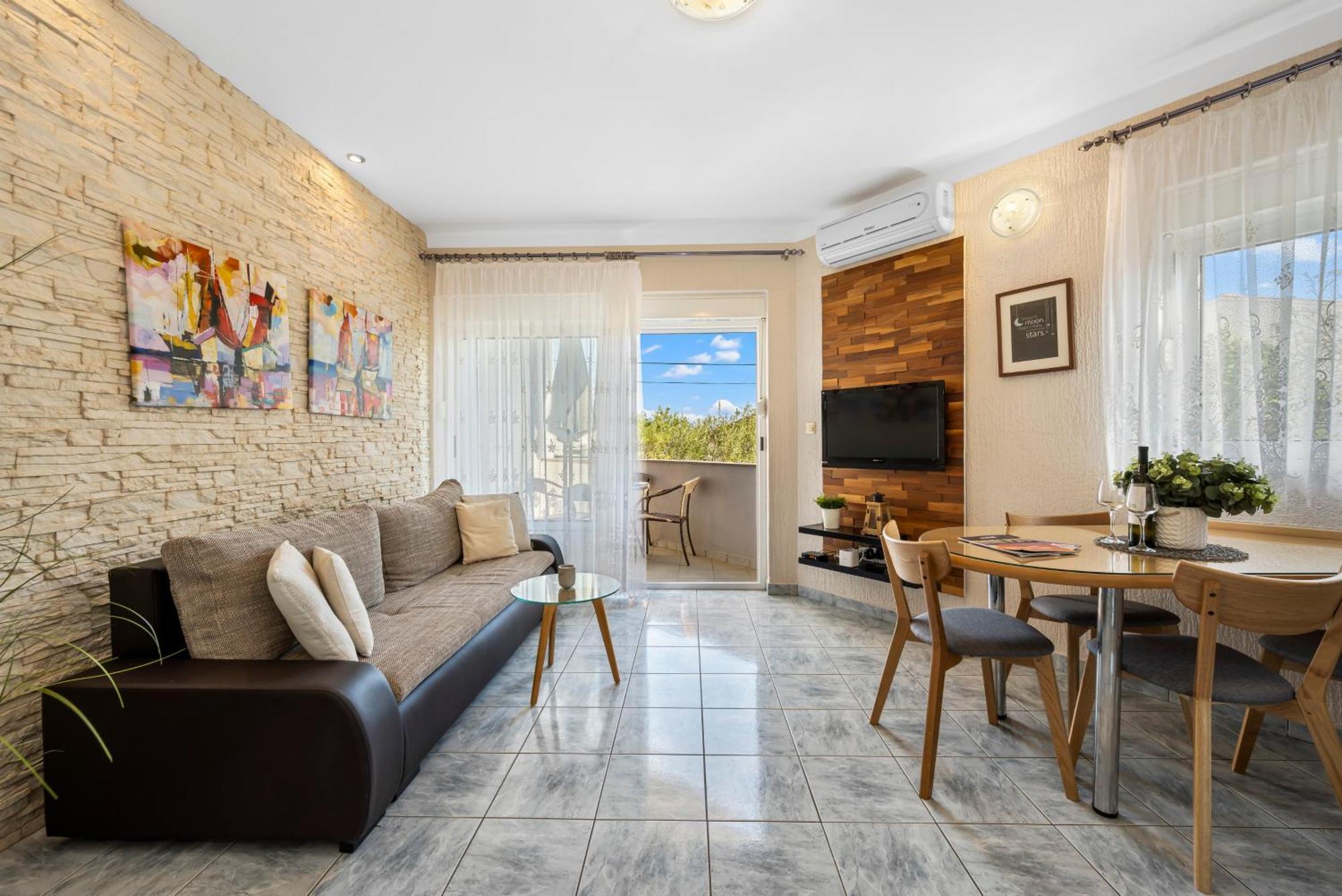 Aquarius Apartments - Beachside With Heated Pool Vodice Exteriör bild