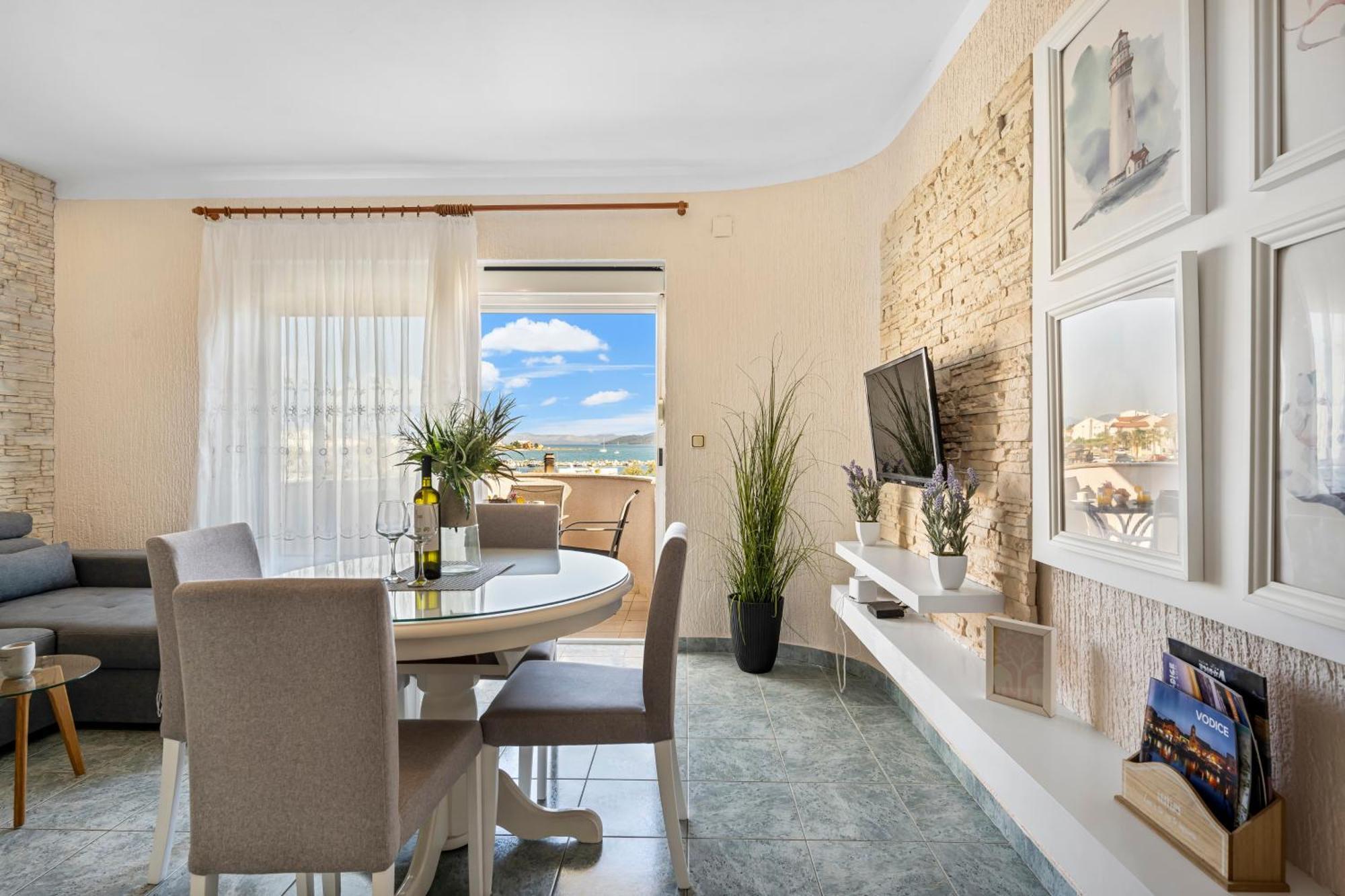 Aquarius Apartments - Beachside With Heated Pool Vodice Rum bild