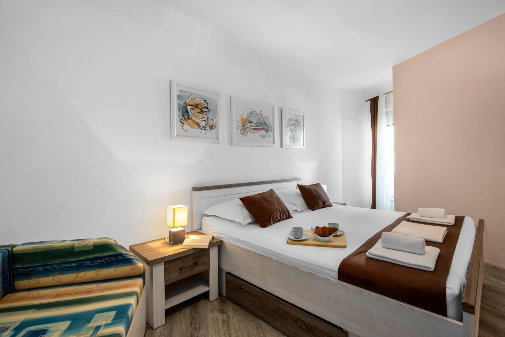 Aquarius Apartments - Beachside With Heated Pool Vodice Rum bild