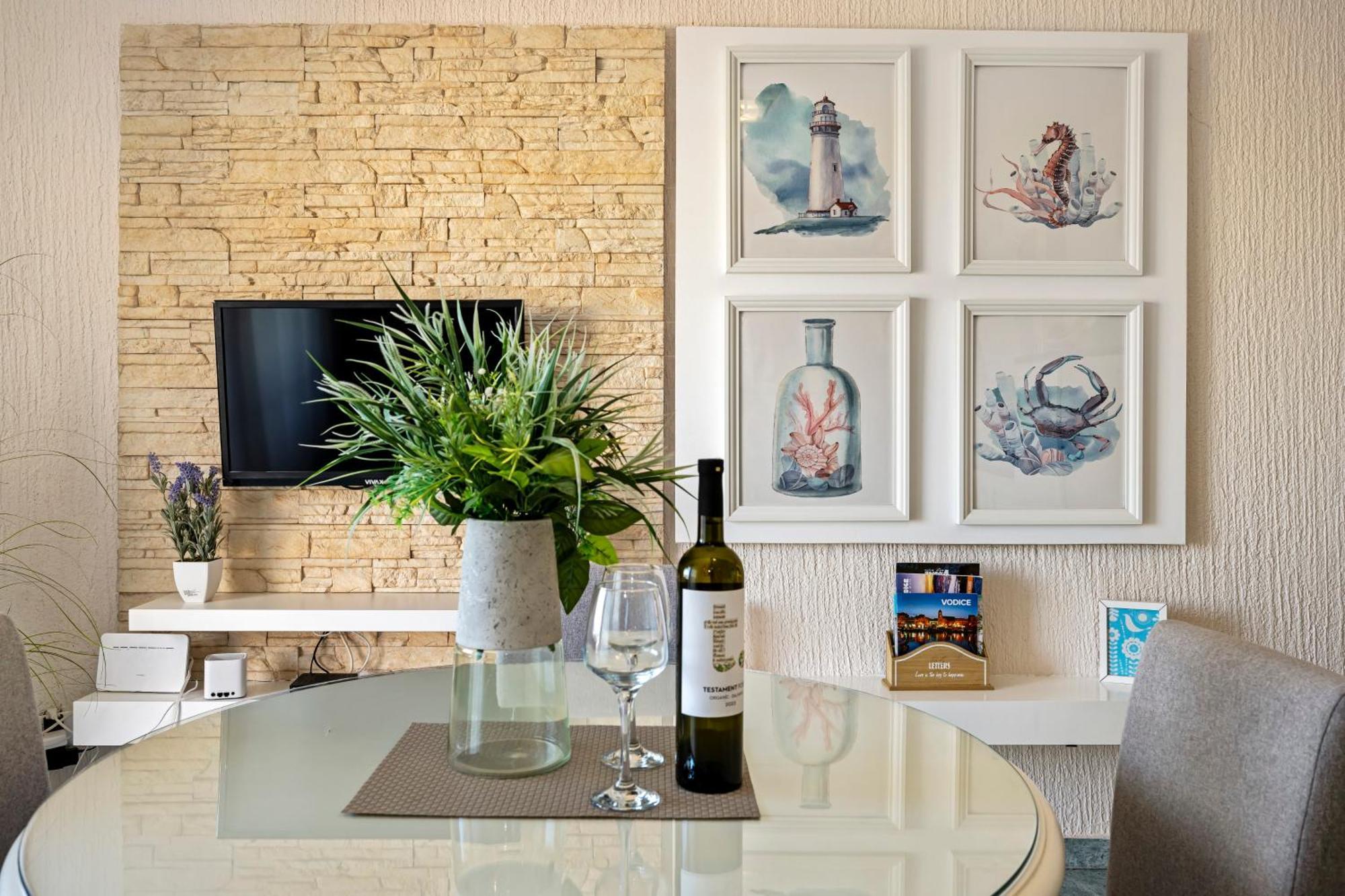 Aquarius Apartments - Beachside With Heated Pool Vodice Exteriör bild