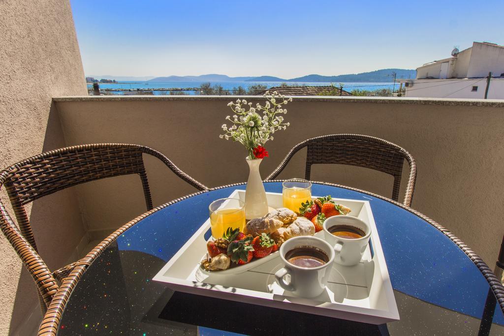 Aquarius Apartments - Beachside With Heated Pool Vodice Exteriör bild