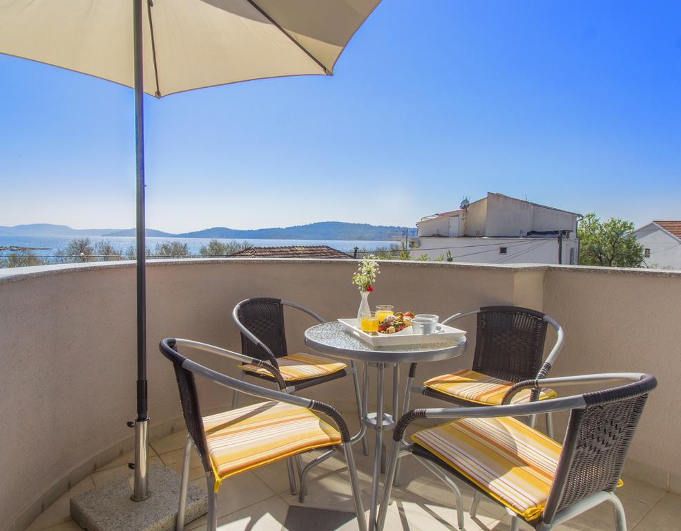 Aquarius Apartments - Beachside With Heated Pool Vodice Exteriör bild