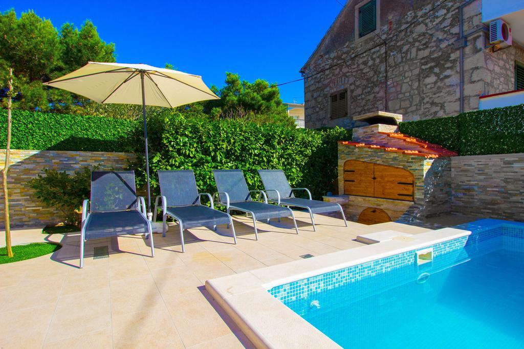 Aquarius Apartments - Beachside With Heated Pool Vodice Exteriör bild