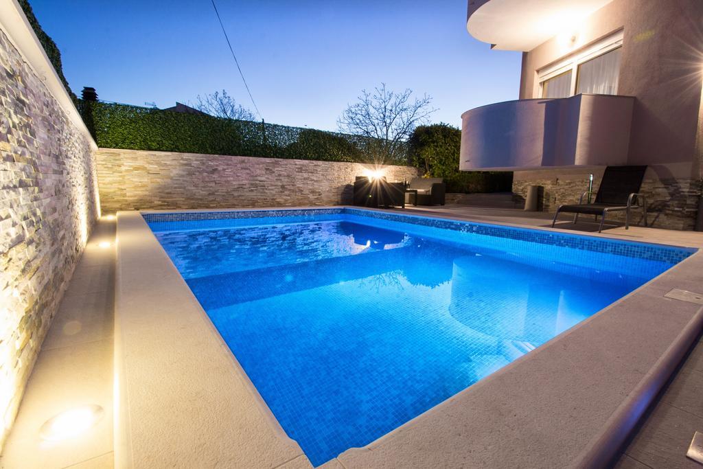 Aquarius Apartments - Beachside With Heated Pool Vodice Exteriör bild